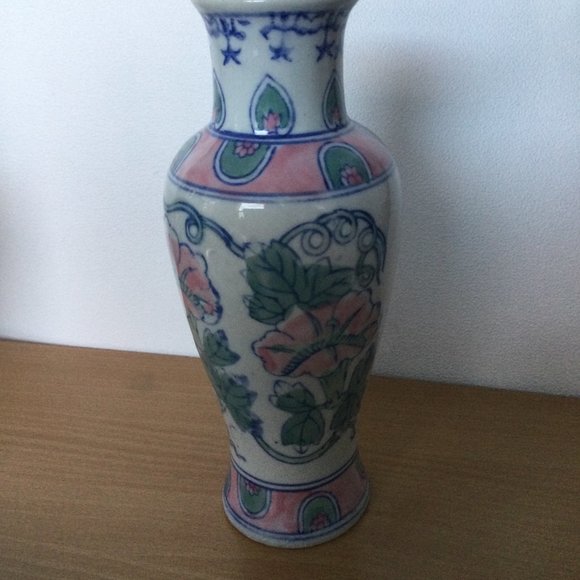 Vintage Chinese ceramic porcelain small vase hand painted with flowers 8" tall - Picture 4 of 9